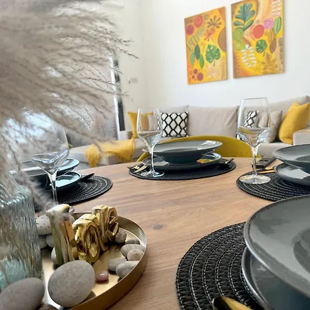 아파트 F16 Deja Blue With Rooftop Terrace *