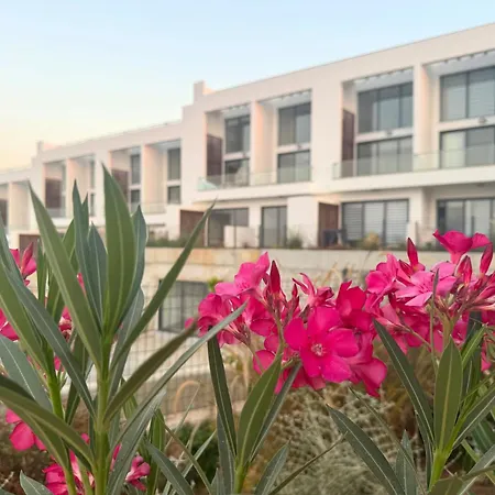 Lovely Furnished One-bedroom With Amazing Sea View Apartment *