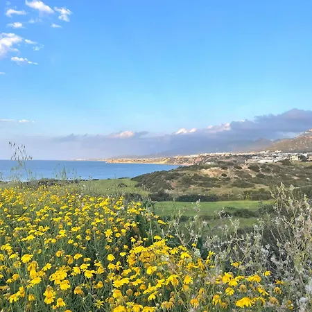 Apartment Lovely Furnished One-bedroom With Amazing Sea View *
