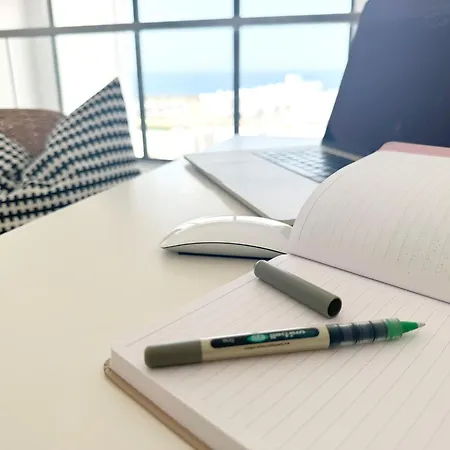 F16 Deja Blue With Rooftop Terrace *