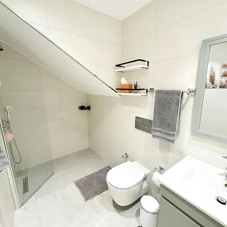 Lovely Furnished One-bedroom With Amazing Sea View Apartment