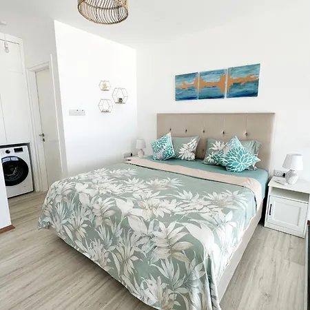 Apartment Lovely Furnished One-bedroom With Amazing Sea View *