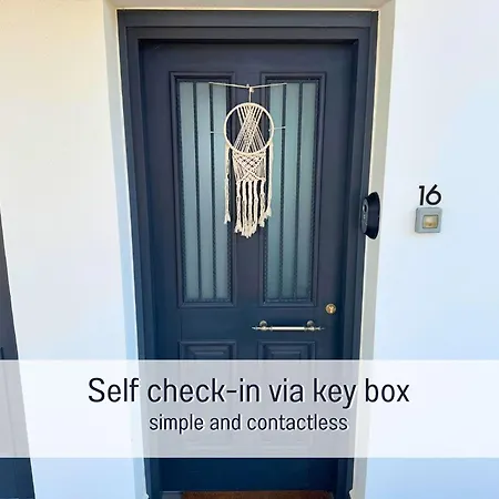 F16 Deja Blue With Rooftop Terrace * קיירניה