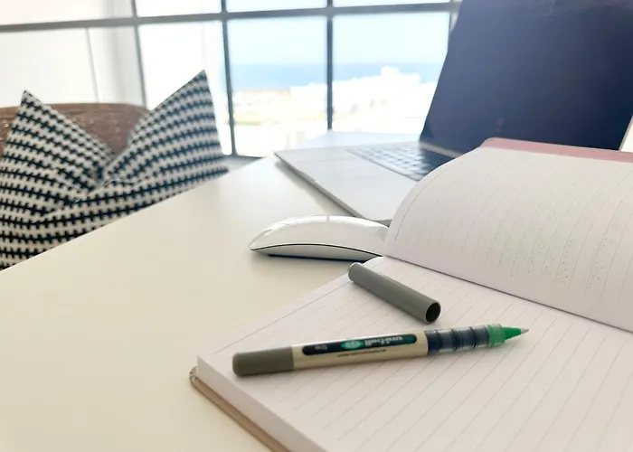 F16 Deja Blue With Rooftop Terrace *